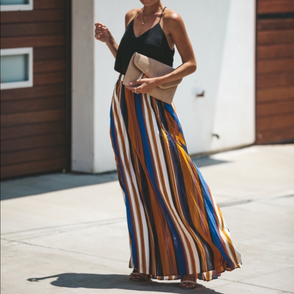 Pleated fabric maxi skirt